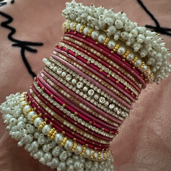 Pakistani bangles shocking pink with Gajra bangles - Picture 2 of 3
